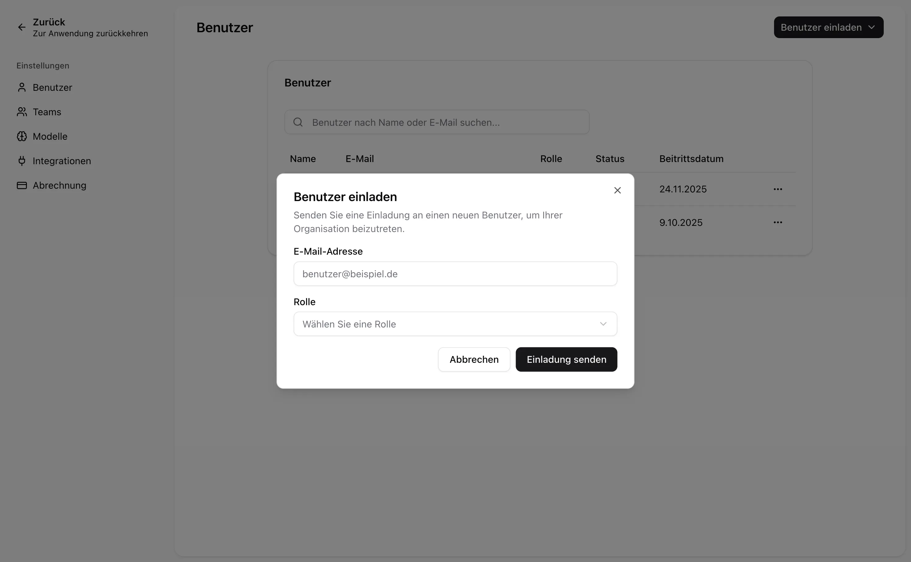 Team-Einladungsdialog mit E-Mail-Eingabe und Rollenauswahl